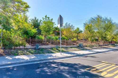 4890 Crest Ave, Riverside CA  92503-2942 exterior