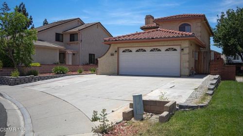 831 Devon Ct, Simi Valley, CA 93065-5280
