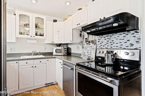 605 Front St, Tinton Falls NJ  07701-5515 exterior