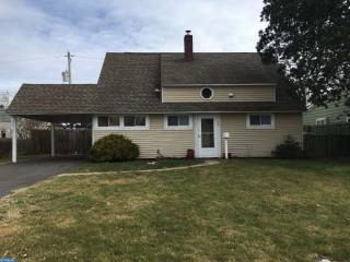 16 Clover Ln, Levittown PA  19055-1608 exterior