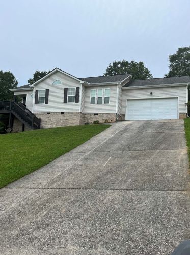 321 Windsong Dr, Lafayette, GA 30728-2058