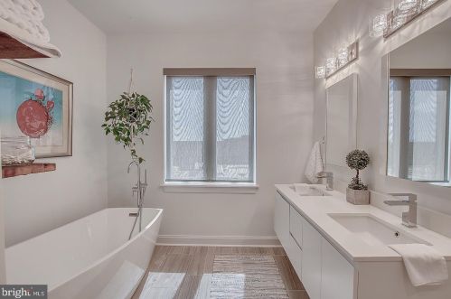 1600 Bodine St, Philadelphia PA 19122-0030 exterior