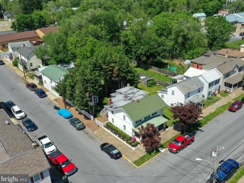 400 Liberty St, Charles Town, WV 25414-1828