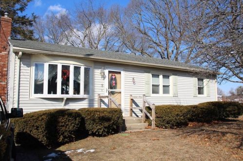 3 Martine St, Warwick, RI 02889-8015