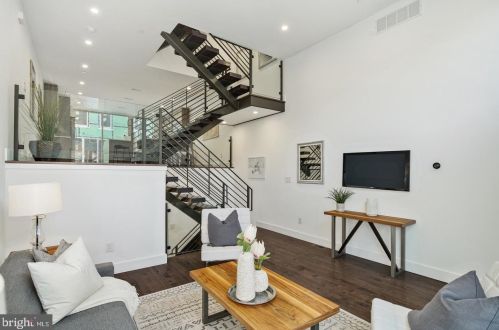 1350 19th St, Philadelphia, PA 19146-4665