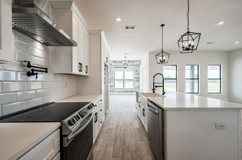 1319 Palomino Trl, Angleton TX 77515-9682 exterior