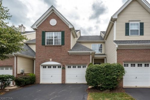 30 Surrey Ln, Flemington, NJ 08822-1588