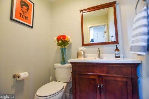 343 Sayre Dr, Princeton NJ  08540-5839 exterior