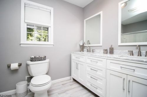 7 Wooded Hl Ln, Dover NJ  07869-3821 exterior