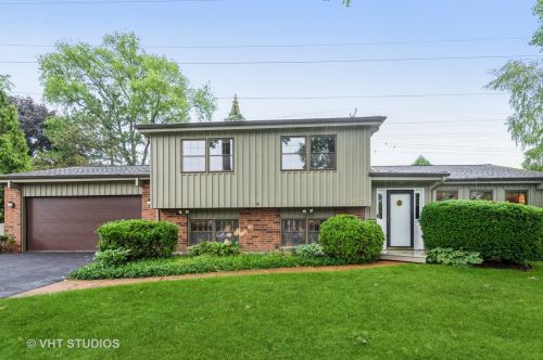 197 Mark Dr, Glenview, IL 60025-2331
