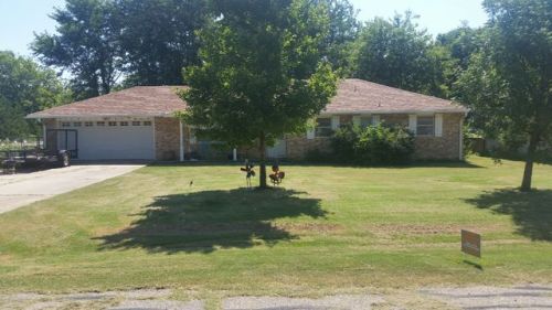 326 Apple Ave, Newkirk, OK 74647-2008