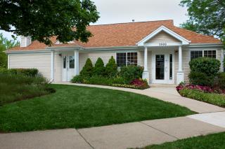 1900 Windsong Dr, Schaumburg IL  60194-4425 exterior