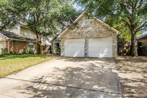 1824 Lincolnshire Way, Fort Worth TX  76134-5584 exterior