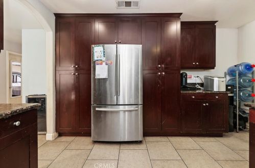 517 Prospect Ave, Riverside CA  92507-1720 exterior