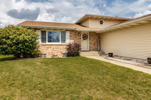 1410 97th Ave, Crown Point, IN 46307-2436