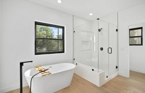 4614 Tobias Ave, Van Nuys CA  91403-2823 exterior