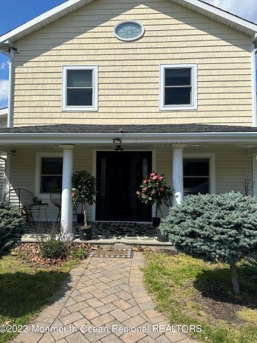 429 Wall St, Tinton Falls NJ  07724-2421 exterior