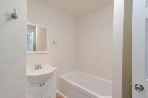 2006 Woodnote Ln, Garland TX 75040-5951 exterior