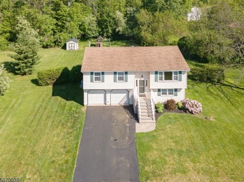 36 Wellington Ave, Flemington, NJ 08822-1835