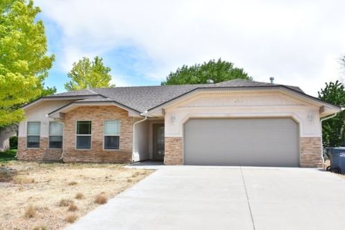 817 Lincoln Ct, Palisade, CO 81526-8753