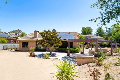 16602 Granite Dr, Ramona, CA 92065-6843