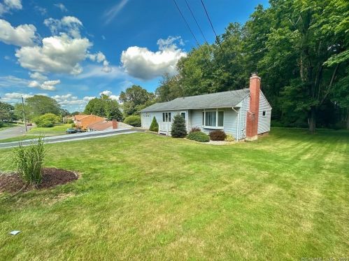 67 Mohawk Dr, Wallingford, CT 06492-2844