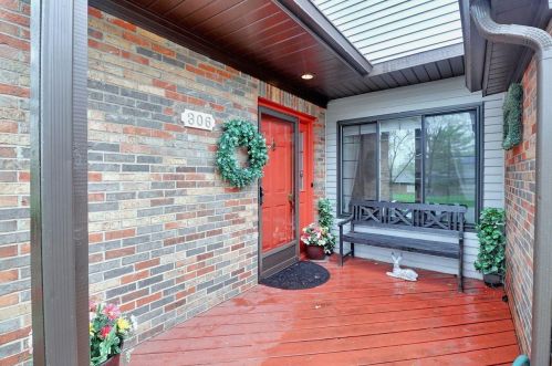 306 Carriage Circle Dr, Cincinnati, OH 45246-3684