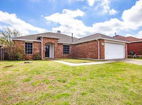 3621 Blue Springs Dr, Fort Worth, TX 76123-2383