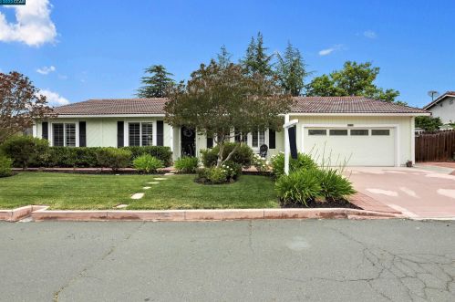 1833 Leo Ln, Concord CA  94521-2348 exterior