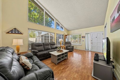 2141 Hietter Ave, Simi Valley, CA 93063-2852