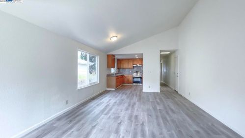 2210 Oakwood Dr, Palo Alto, CA 94303-1447