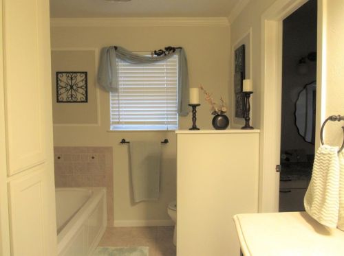 716 Candlewood Rd, Fort Worth TX  76103-1114 exterior