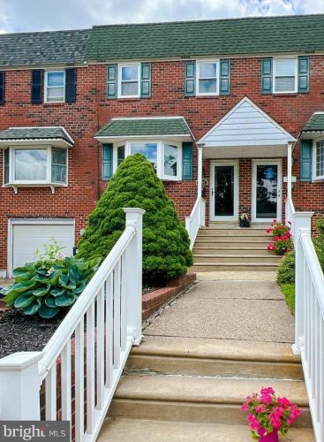 9954 Hegerman St, Philadelphia, PA 19114-2129