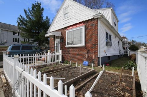 64 Clematis St, Providence, RI 02908-4110