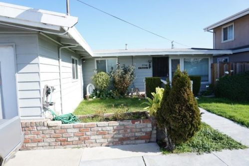 27740 Calaroga Ave, Hayward, CA 94545-4610