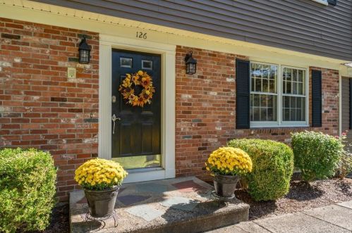 126 Timber Ln, Cheshire, CT 06410-2622