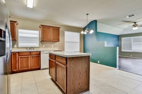 8232 Rnch Hand Trl, Fort Worth TX  76131-5365 exterior