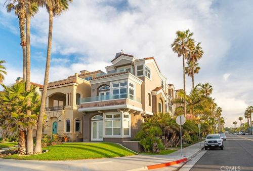 2102 Pacific Coast Hwy, Huntington Beach CA  92648-3955 exterior
