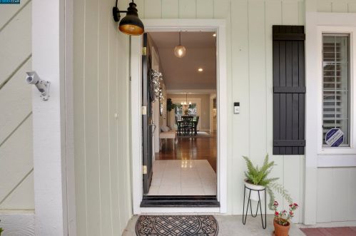 1833 Leo Ln, Concord CA  94521-2348 exterior