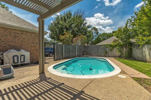 901 Hilton Dr, Midlothian TX  76063-3840 exterior