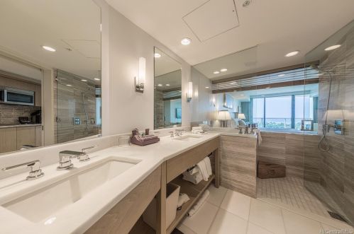 383 Kalaimoku St, Honolulu HI  96815 exterior