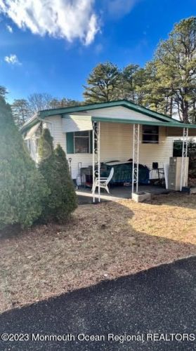 68 Beaver Ave, Lakehurst, NJ 08759-3668