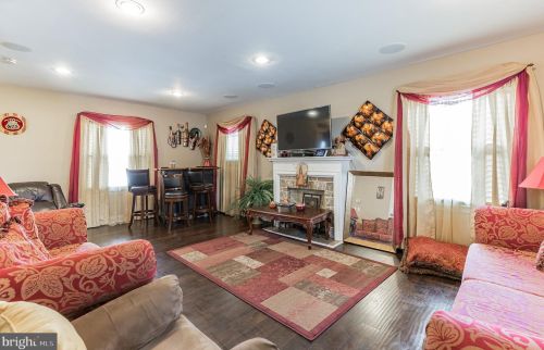 52 Beaverdale Ln, Willingboro, NJ 08046-1612