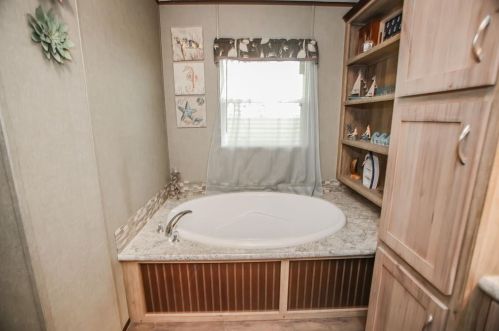 2645 Fairway Dr, Angleton TX 77515-7396 exterior