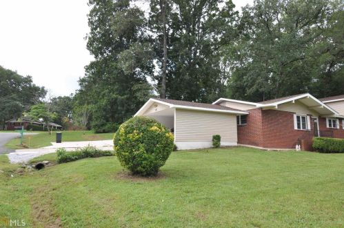 221 Mason Dr, Lithonia, GA 31028-1015