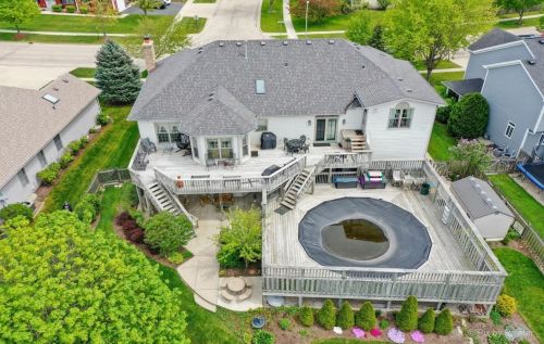 416 Prairieview Pkwy, Pingree Grove IL  60140-9626 exterior