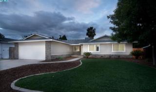 2645 Dorothea Ave, Visalia, CA 93277-7211
