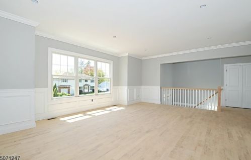 332 Valley Rd, Clark, NJ 07066-2654