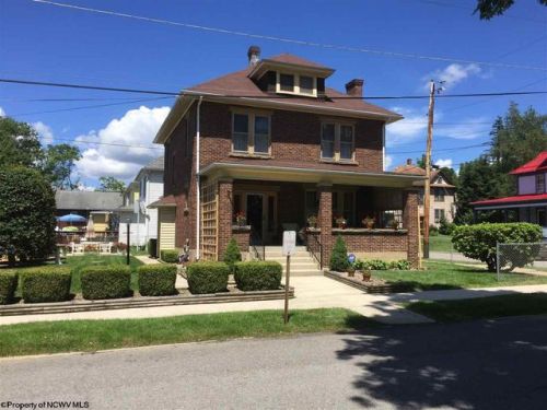 17 Locust St, Elkins, WV 26241-3710