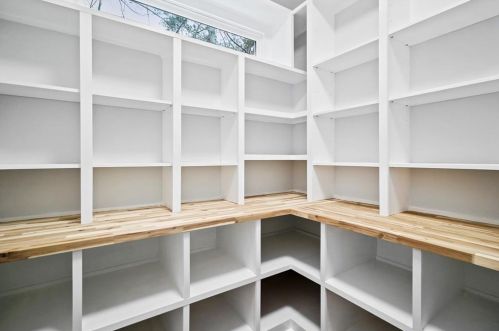 1673 Beacon Hill Blvd, Atlanta GA  30329-2517 exterior